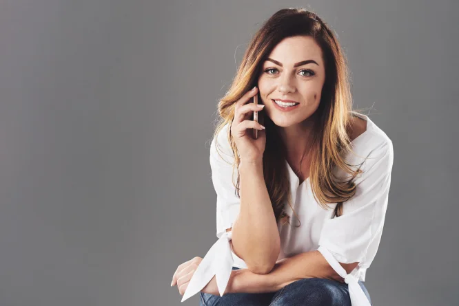 Pretty Woman Talking Phone